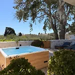 Villa Arethousa House *